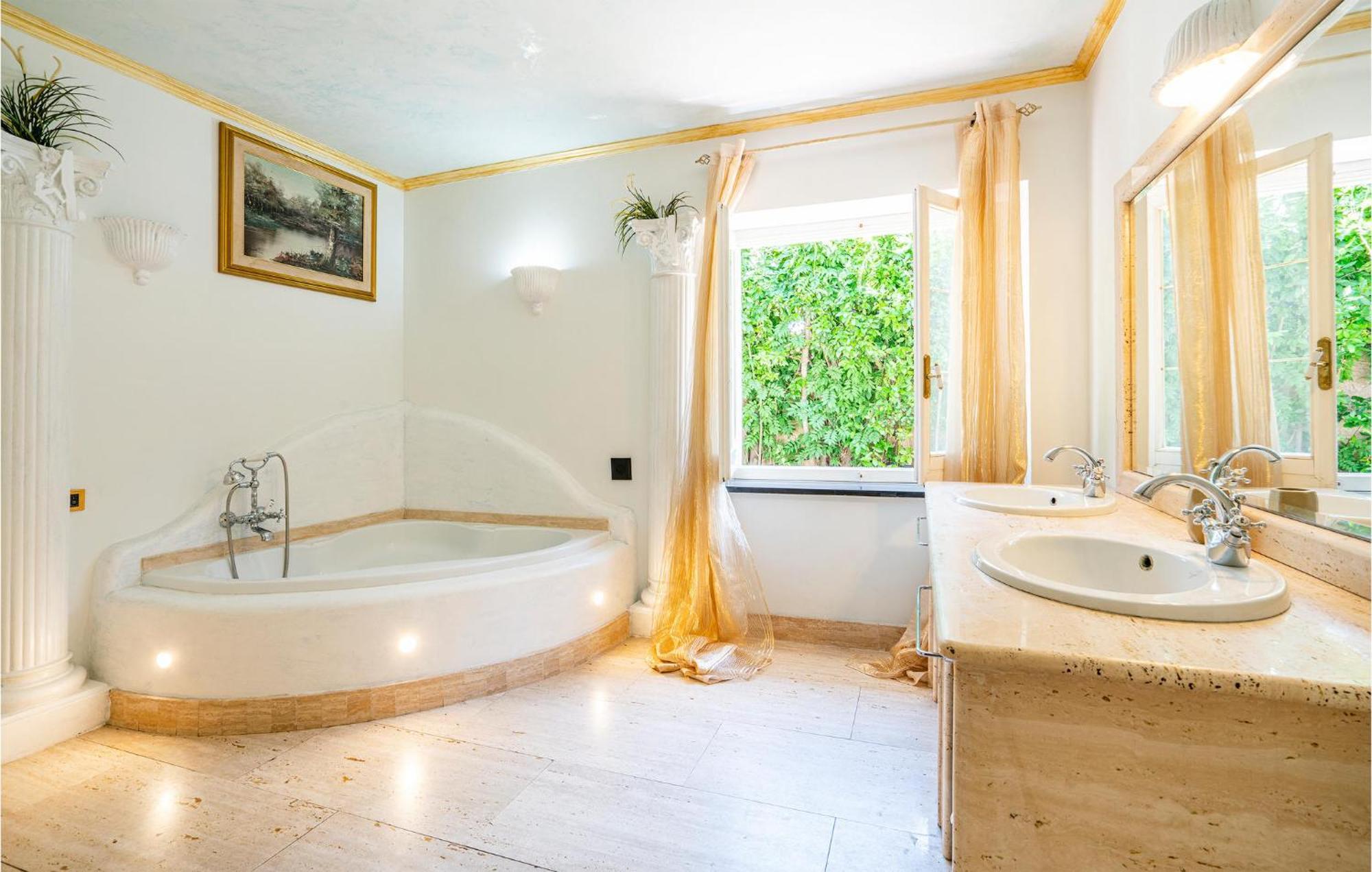 Beautiful Home In Fiumicino With Wifi Eksteriør billede